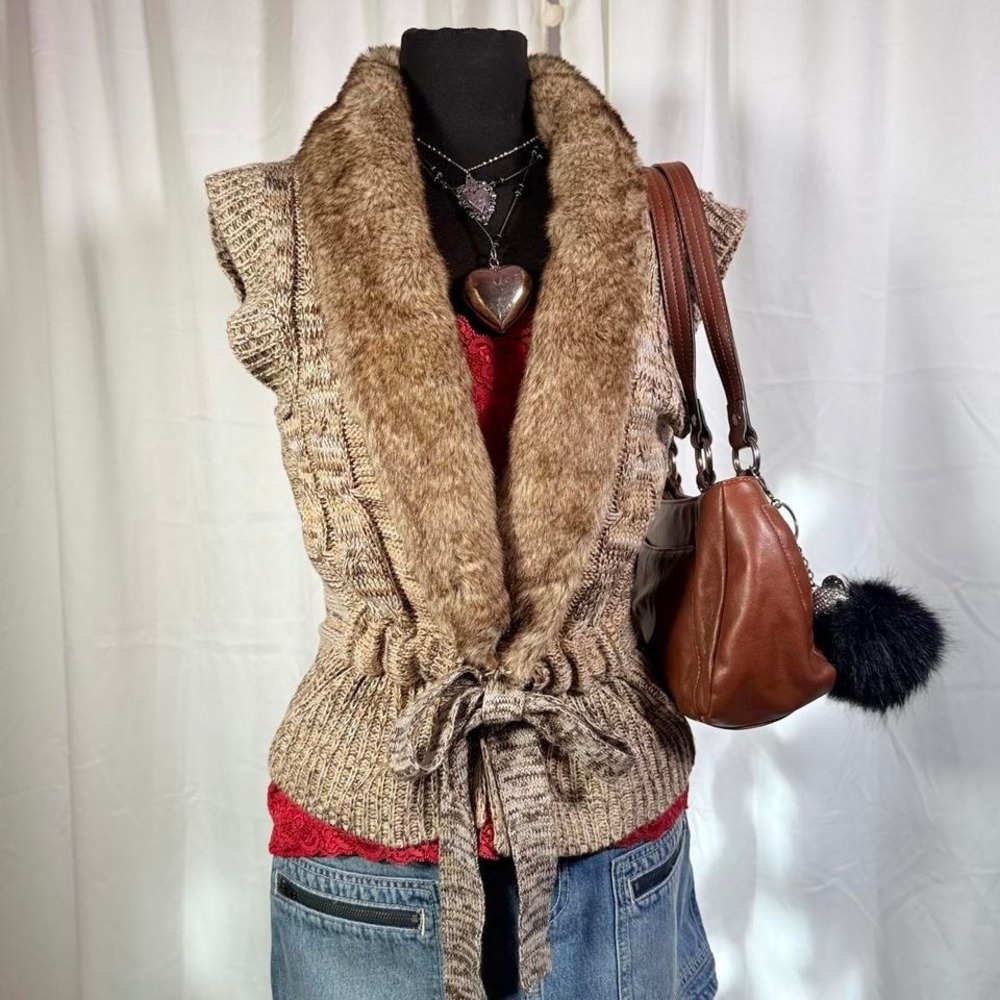 John Paul Richard Faux‎ Fur Collar Knit Vest – Size M
